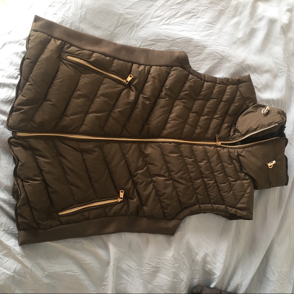 Olive green puffer vest with fur collar